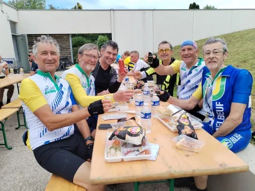 A l'arrivée de la Cyclotouriste des Montagnes de Reims