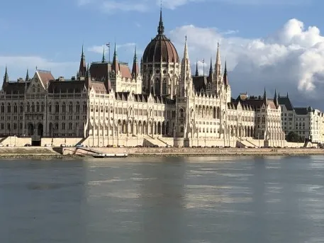 Marc est à Budapest