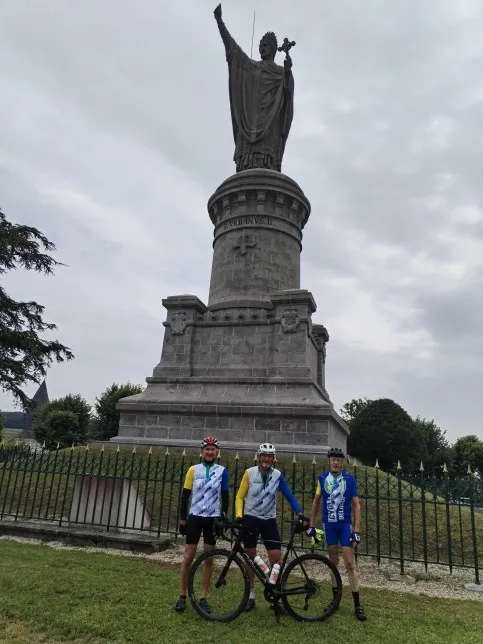 3 cyclistes de Cyclobelbeuf près de Reims